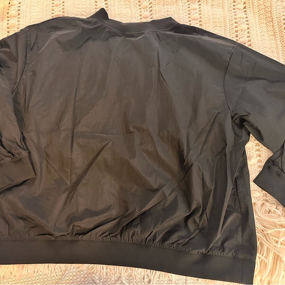 Women’s NBA Black Loose Fit Windbreaker Pullover - Picture 7 of 7